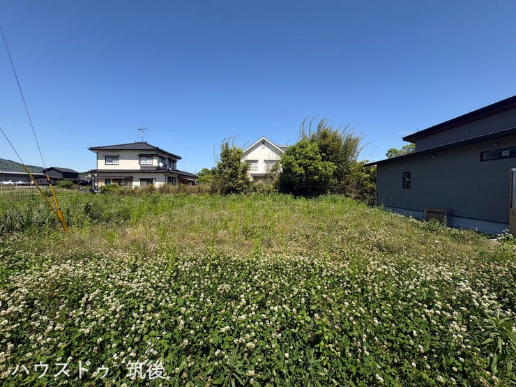 【陽当り良好な平坦地★全13区画・残り3区画】すっきりとした更地で、お好みの建築プランを検討しやすい敷地です。3号地は70.65坪とゆとりがあり、周辺は小中学校が徒歩10分圏内に揃う住環境です。