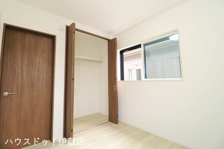 明和２丁目 新築戸建 【2F洋室】
クローゼット付でお部屋を広く使用できます。