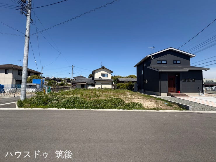 【外観】
【2面道路に接する開放的な角地★11号地】西側6.0m×北側4.0mの道路に面した角地です。陽当りも期待でき、お車の出し入れもスムーズ。中原小徒歩5分、駅徒歩10分の好立地。