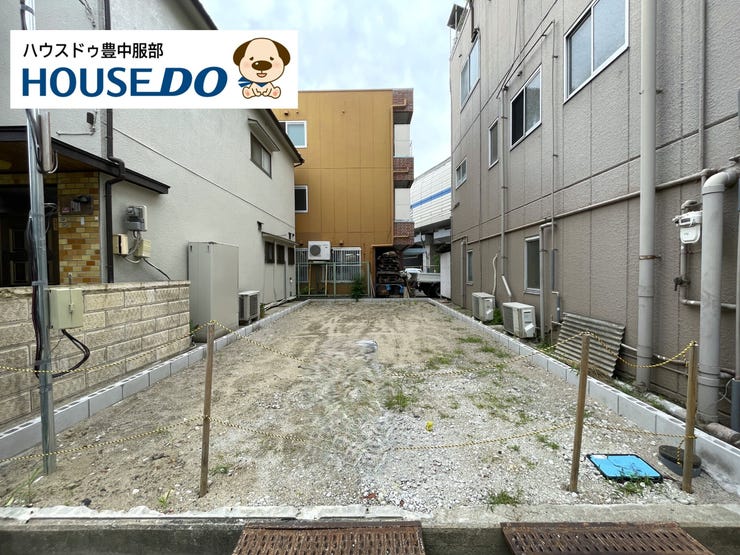 【外観】
駅徒歩12分、生活施設が揃う便利な住環境。4LDK・3階建のゆとりある新築邸。今なら壁紙セレクト可能で理想の住まいを実現できます。
