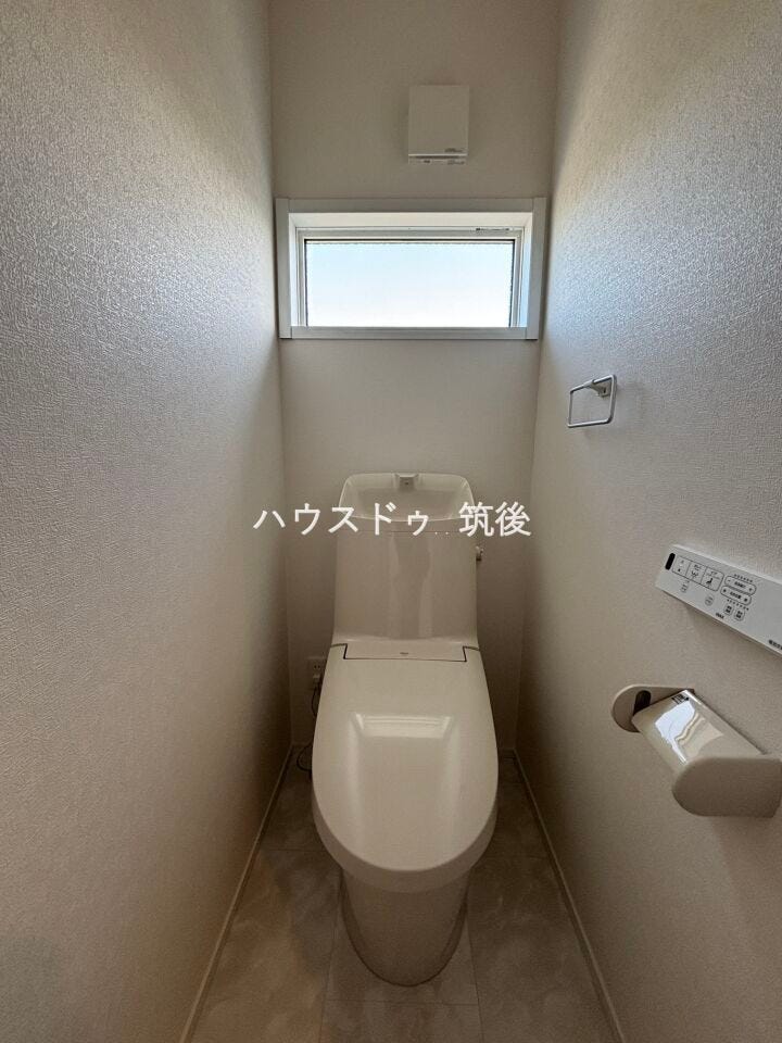 温水洗浄便座付きのトイレ。各階に設置しています。