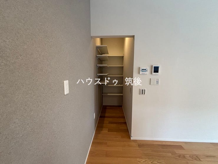 食品や日用品のストックに便利なパントリースペース