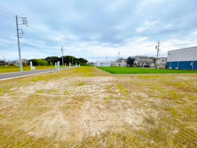 【外観】
近鉄鈴鹿線「柳」駅まで徒歩約16分!通勤・通学の便利です。