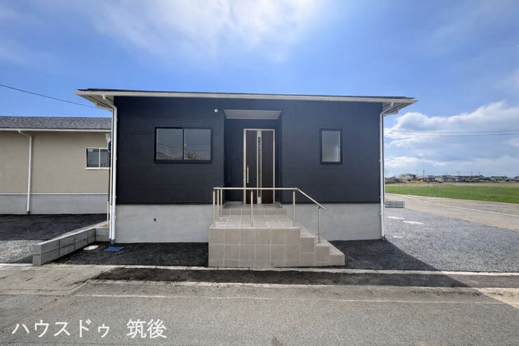 【前面道路含む現地写真】
平屋4LDKのオール電化住宅