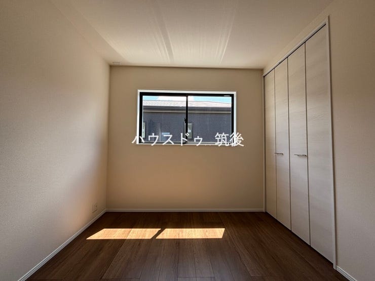 シンプルで使いやすい洋室。家具配置もしやすい間取りです。