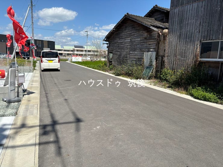 分譲地内の道路のみで移動でき、小学校まで安心して通学可能な立地です。