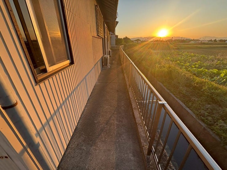 敷地からこんなに素敵な夕日が見れますよ♪