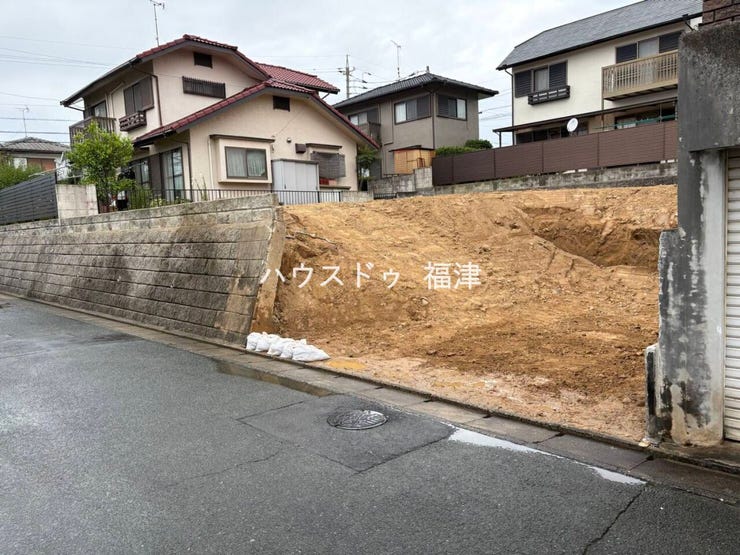 香椎東小学校まで徒歩5分!
お子様の通学も安心です。
《福岡市東区香椎台2丁目 新築戸建》