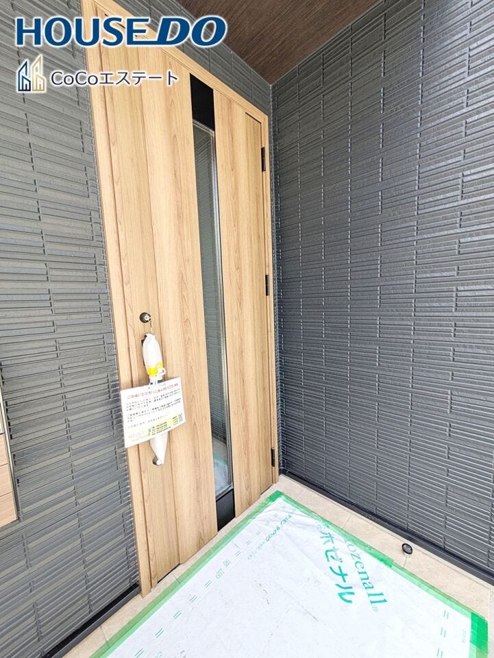 □■玄関■□
雨除けに便利な屋根付き!