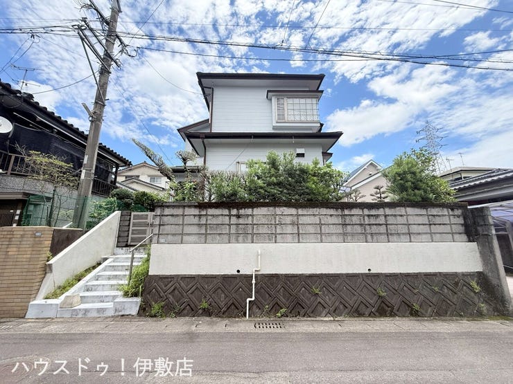 西伊敷１丁目 中古戸建 【外観写真】
住宅ローン返済例
月々2万8660円　ボーナスなし
借入額1250万円　頭金なし
鹿児島銀行、年利1.35%（変動金利、定率型）期間50年
