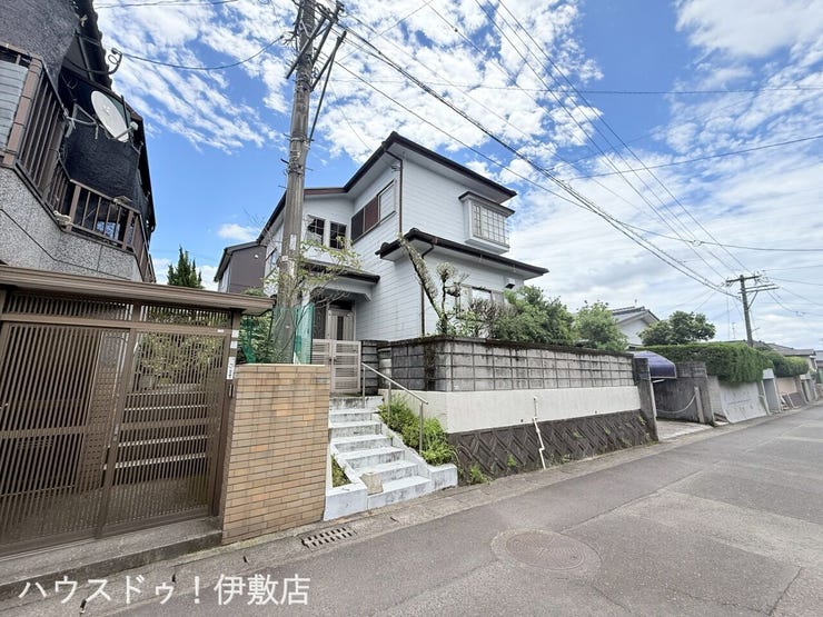 西伊敷１丁目 中古戸建 【外観写真】
弊社にて無料でリフォーム見積もり致します。ワンストップサービスで物件の購入からリフォーム工事まで弊社にお任せ下さい。