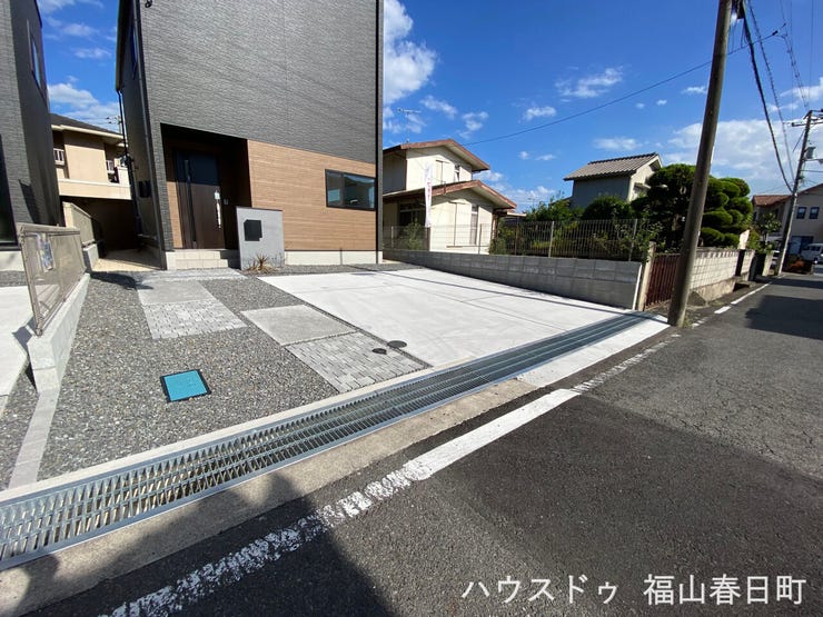 ①号棟と同じく、広めの駐車スペース