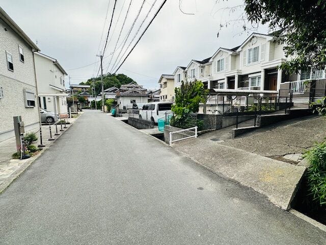 道路幅員は約4.3m!交通量も多くありません。
見るだけOK!聞くだけOK!ご相談も査定も無料です♪
不動産のことならハウスドゥ奈良神功にお任せください。