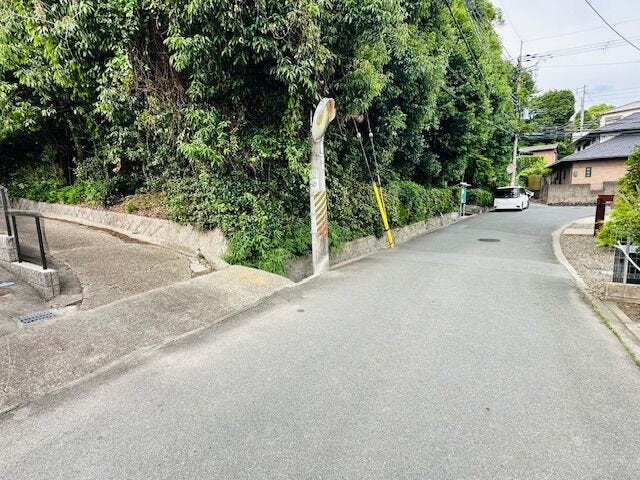 道路幅員は約4.3m!交通量も多くありません。
見るだけOK!聞くだけOK!ご相談も査定も無料です♪
不動産のことならハウスドゥ奈良神功にお任せください。