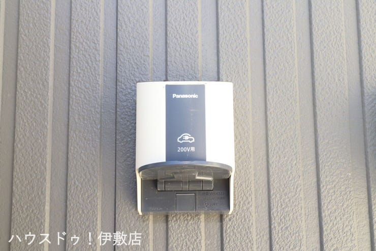 西陵３丁目 新築戸建 【電気自動車用コンセント】
帰宅後に繋いでおけば翌朝には充電完了。ご自宅で手軽に電気自動車（EV）を充電できる便利な200Vコンセント付きです