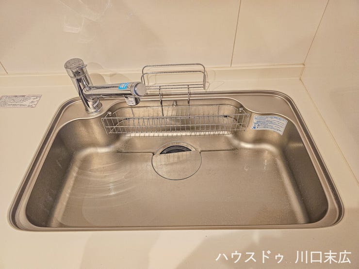 大きめの調理器具も洗いやすい、ゆとりのあるサイズ感を備えたシンクです。