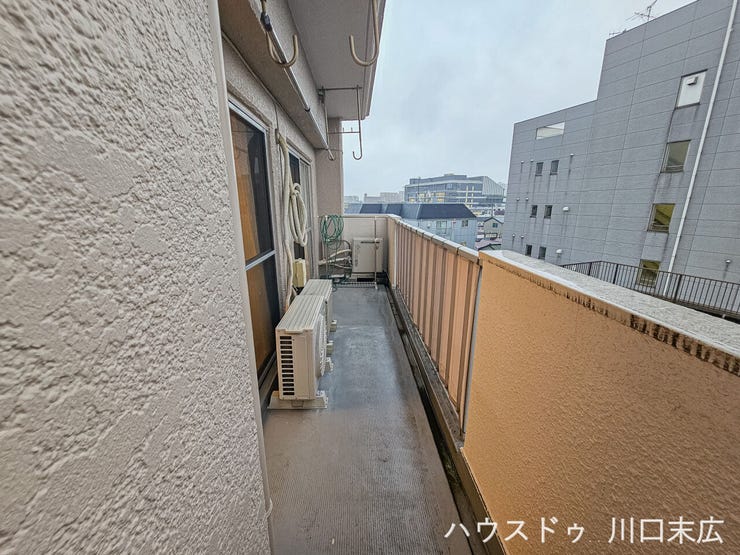 新鮮な空気を感じながら、ほっと一息つけるリフレッシュ可能な屋外スペースです。