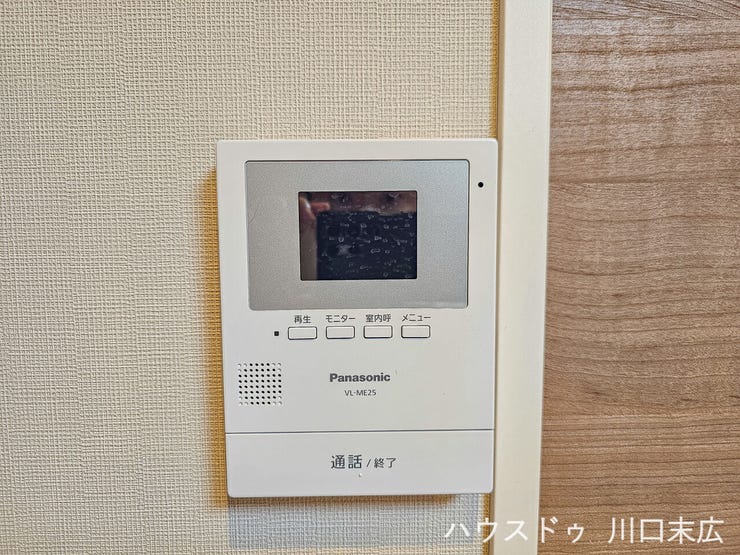 来客の顔を事前に確認でき、日々の暮らしに安心をもたらすモニター付きインターホン。