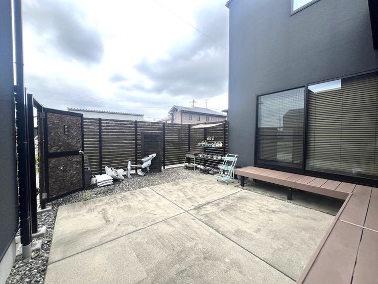 広めのお庭ですのでBBQや夏場は家庭用プールなども楽しめそうですね♪