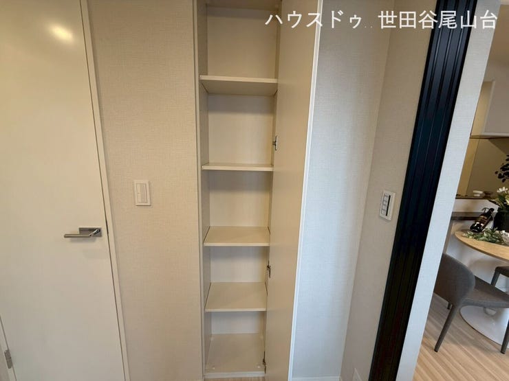 収納スペースを確保し、お部屋を広々とお使いいただけます。