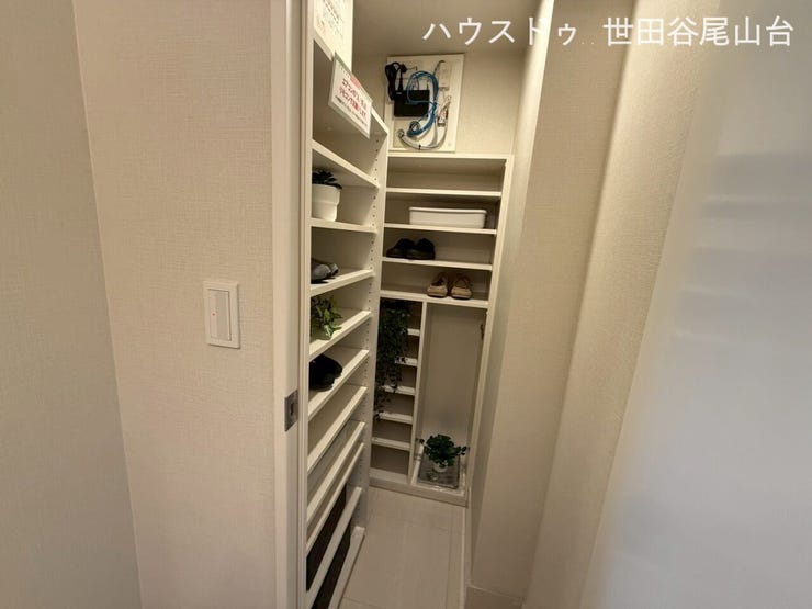 収納力のあるシューズボックスで、玄関をすっきり保てます。