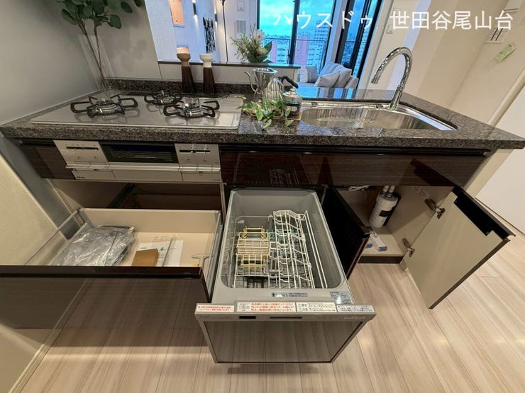 機能性と収納力を兼ね備えたキッチンで、家事がはかどる住空間です。
