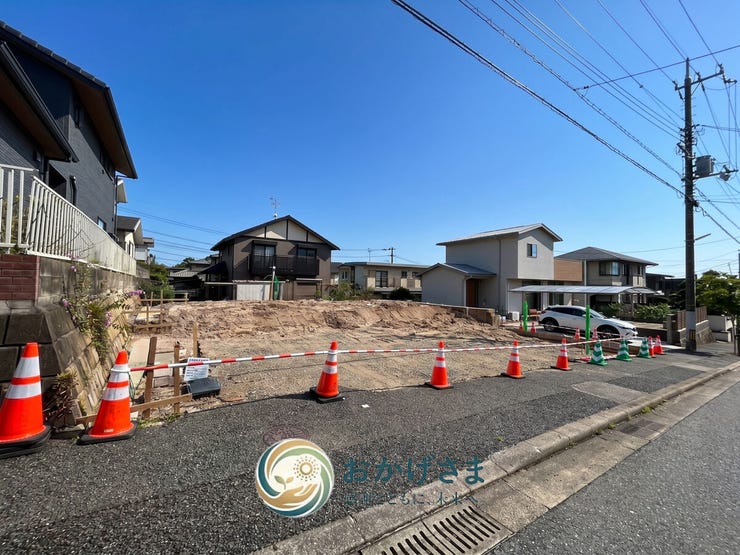 【前面道路含む現地写真】