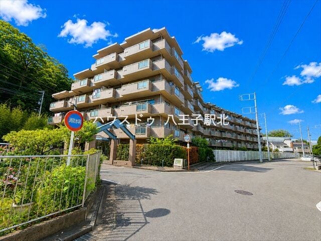 3LDKの間取り。中央線「高尾」駅からバス乗車10分、バス停から徒歩4分。