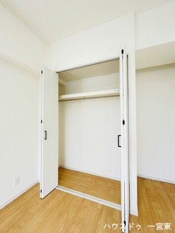 【6.6帖洋室】収納がついているので、お部屋に物があふれずスッキリと過ごせます。