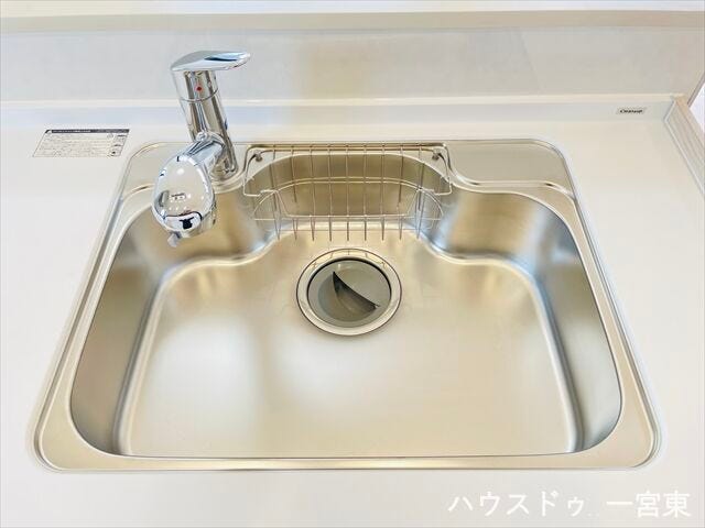 【シンク】水はじきが良く汚れをサッと拭き取れるステンレスシンクです。日々のお手入れが手軽に行えます。