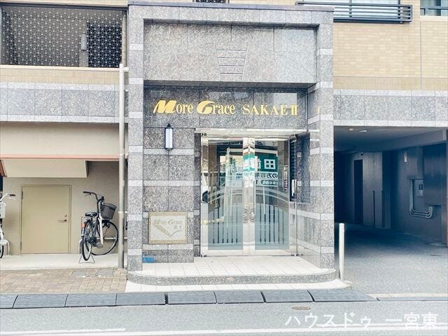 エントランスはマンションの顔です。掃除も行き届いた気持ちの良いエントランスが帰宅時の心を癒してくれます。