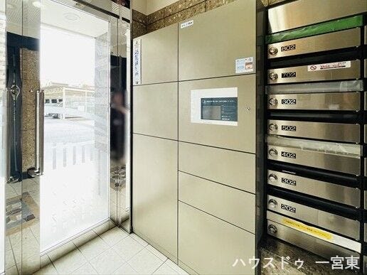 ≪宅配ボックス≫
留守がちなご家庭でもいつでも気兼ねなく荷物が受け取れます。