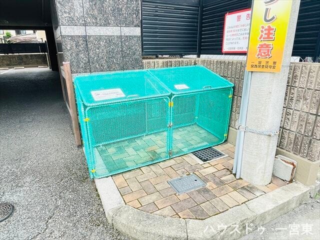≪ゴミ置き場≫
しっかり囲われているので安心です。ルールを守って心地良く使用しましょう。