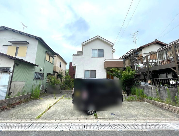 ◇外観◇
リビング・ダイニングを見渡す事の出来るオープンキッチンは、小さなお子様がいても安心してお料理をする事が出来る、家族に優しいキッチンです。自然に会話も弾みますね。