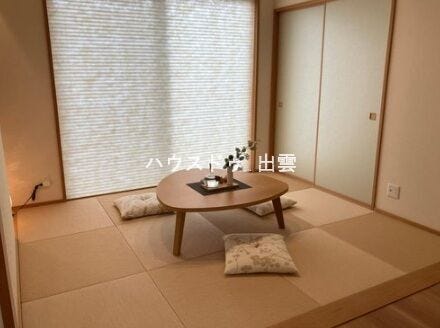 畳の香りとい草の肌触り。ゴロリといつでも横になって手足をのばせる和室は、私達にとって居心地のよい癒しの空間です。客間や趣味の部屋としてなど様々な用途に使えます(画像はイメージです)