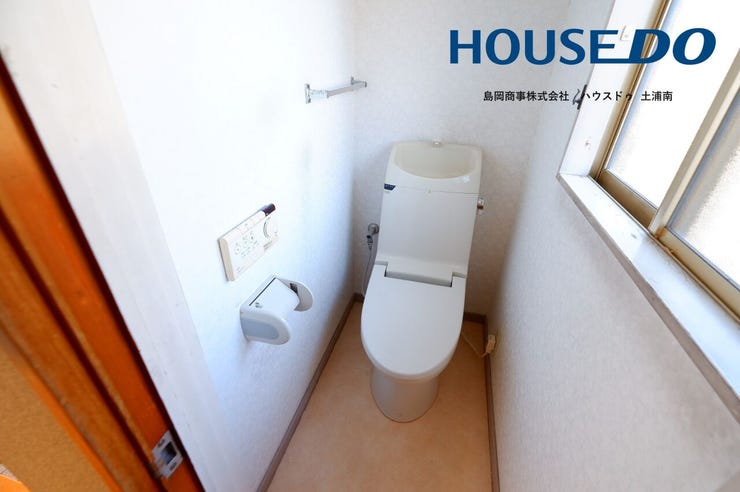 【トイレ】
2026年7月25日撮影
現代では欠かせない温水洗浄便座!
こちらのトイレも交換歴がございます!
状態は物件にてご確認ください