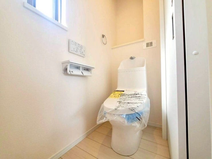 【Toilet】清潔感があり、落ち着いたデザインのトイレ。家族みんなが快適に使えます。