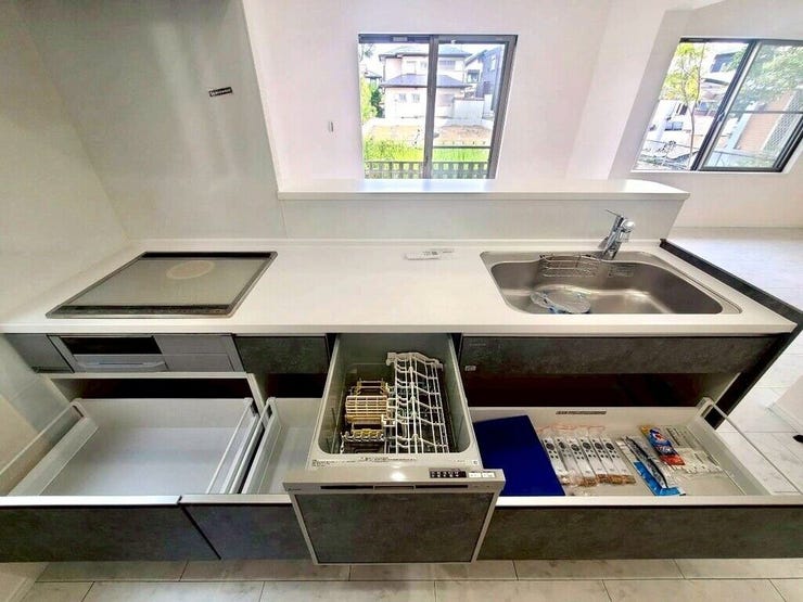 【kitchen】家事の時短に便利な食洗機付き。手洗い不要で毎日の負担を軽減します。
