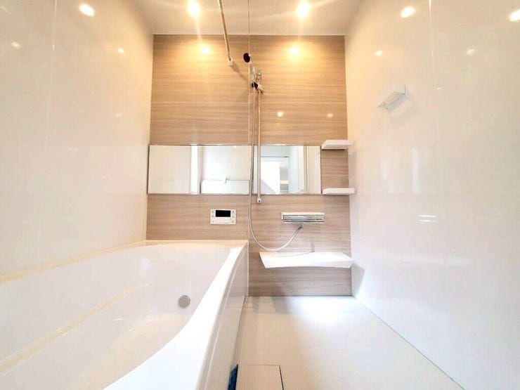 【Bathroom】お子様とのバスタイムにも十分な広さがあり、掃除も簡単にできます。