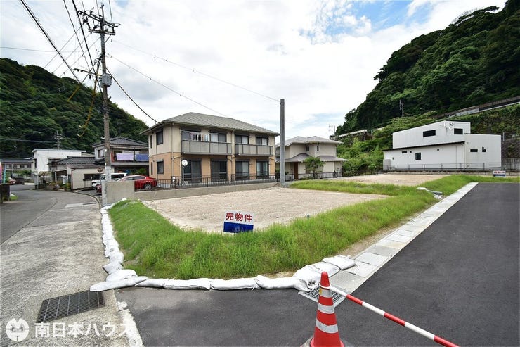 【外観】
南西角地で日当たり良好!建築条件なし!お好きなハウスメーカーで建築可能です♪