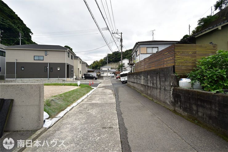 【前面道路】西向きの前面道路幅は約4.3mです!