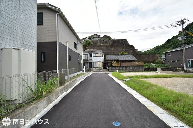 【前面道路】南向きの前面道路幅は約4mです!