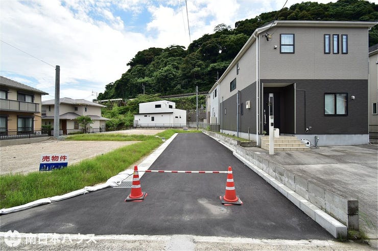 【前面道路】南向きの前面道路幅は約4mです!