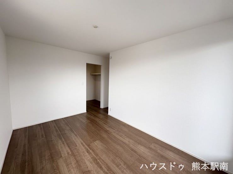 ■洋室7.25帖+WIC
・WIC付きなので季節物の収納場所にも困りません。