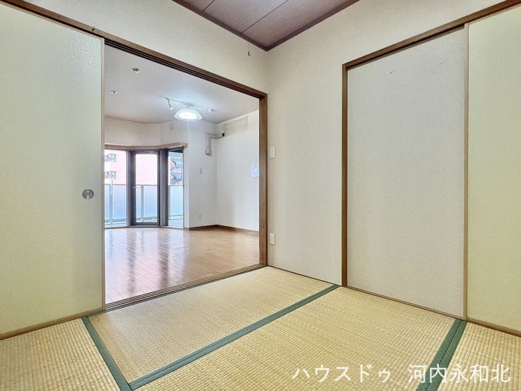 バルコニーからの心地よい風が和室まで通り抜ける、開放感あふれるレイアウト。