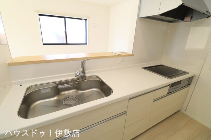 西伊敷１丁目 中古戸建 【キッチン】
カウンターキッチンで、家族の笑顔を見守りながら調理できます！