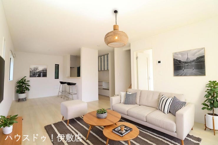 西伊敷１丁目 中古戸建 【リビング】
リビング18.2帖と広々空間！家族全員が集まりやすい空間です