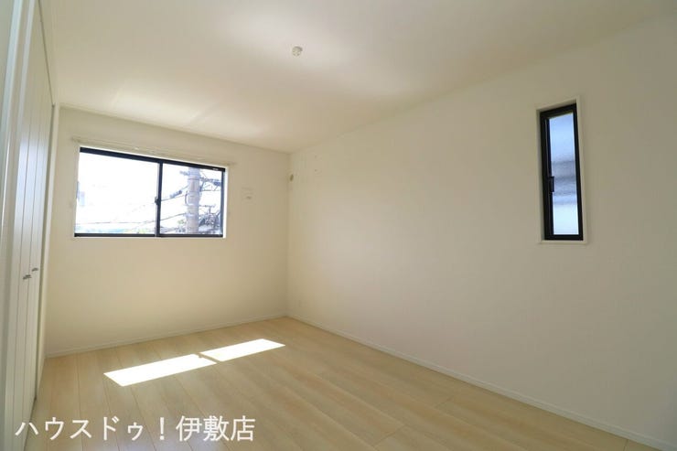 西伊敷１丁目 中古戸建 【2F洋室7.5帖】
広々とした洋室です！主寝室にいかがでしょうか？