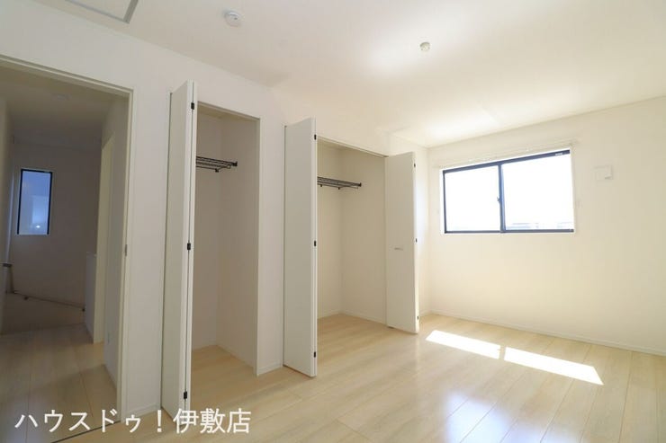 西伊敷１丁目 中古戸建 【2F洋室7.5帖】
クローゼット2ケ所付きです
