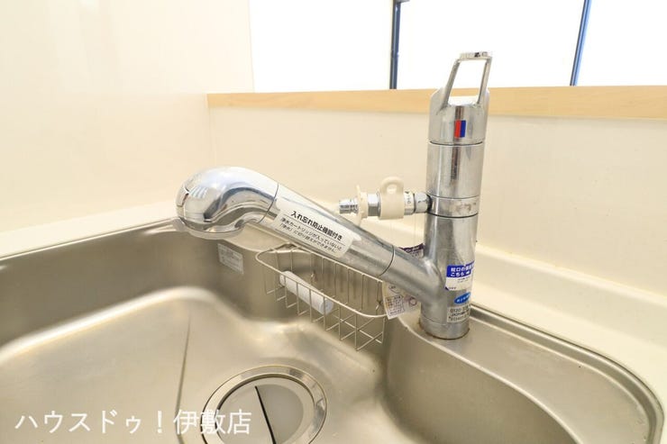 西伊敷１丁目 中古戸建 【浄水器一体型水栓】
安全で安心したお水がでてくるので、小さなお子様がいるご家庭にも安心でおいしい水がいただけます。